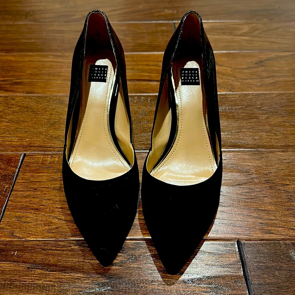 White House Black Market black suede/snakeskin pattern pumps